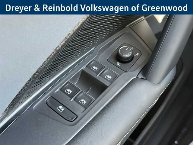 New 2025 Volkswagen Tiguan SE image 25