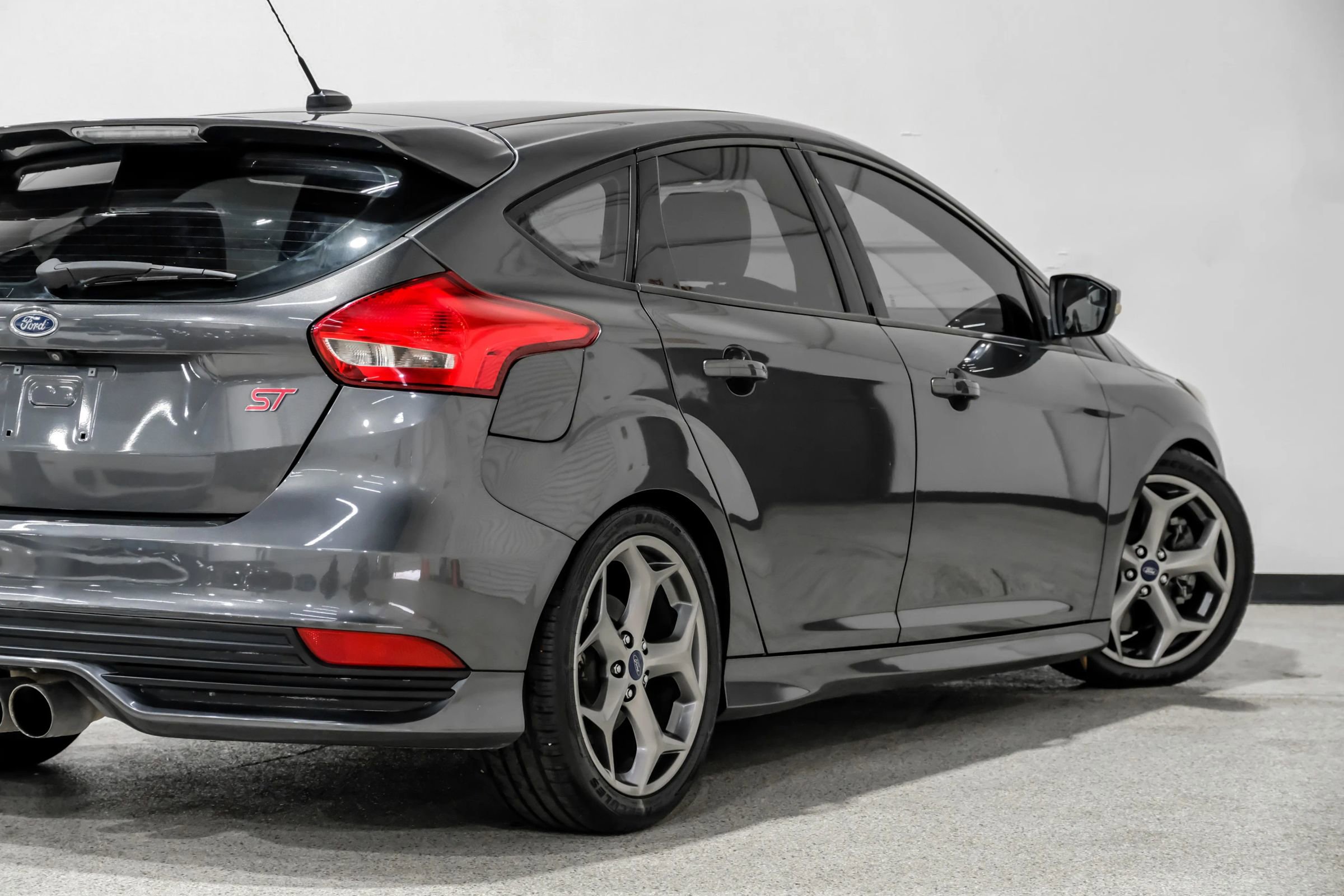 Used 2018 Ford Focus ST w/ Equipment Group 402A FWD image 15