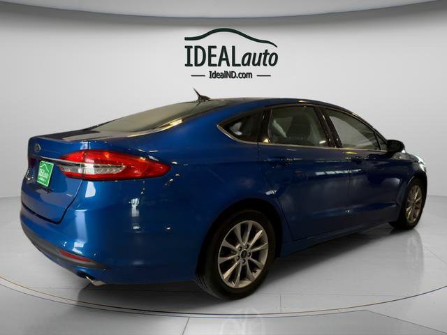 Used 2017 Ford Fusion SE FWD image 4