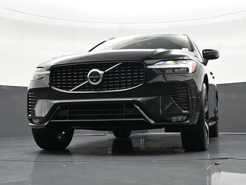 Certified 2022 Volvo XC60 B5 R-Design w/ Advanced Package AWD/4WD image 36