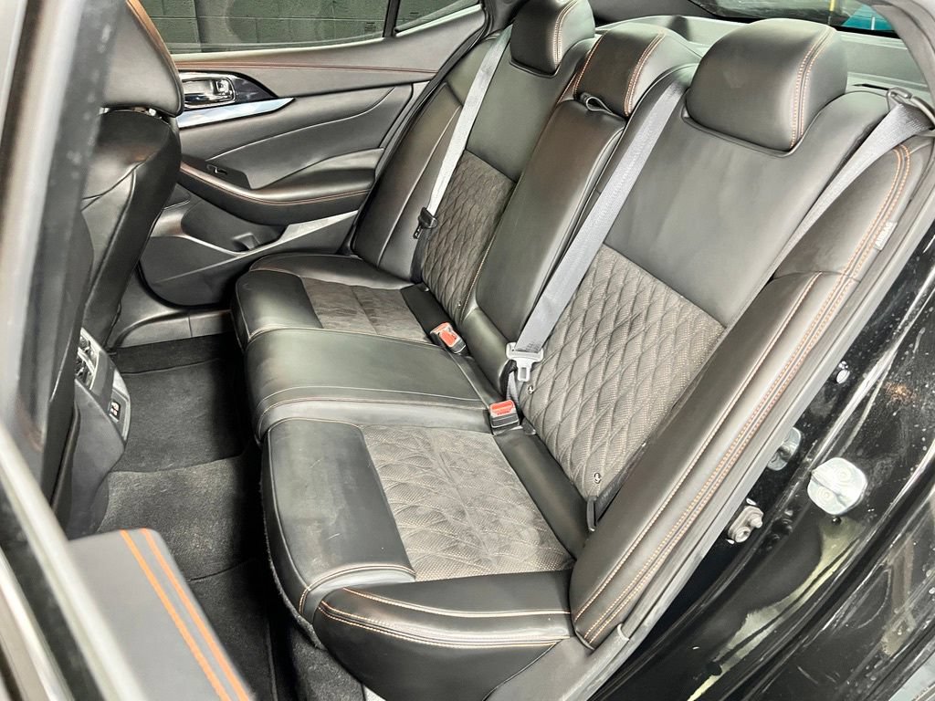 Used 2022 Nissan Maxima SR w/ Sport Mat Group FWD image 17