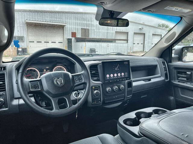 Used 2017 RAM 1500 Express AWD/4WD image 10
