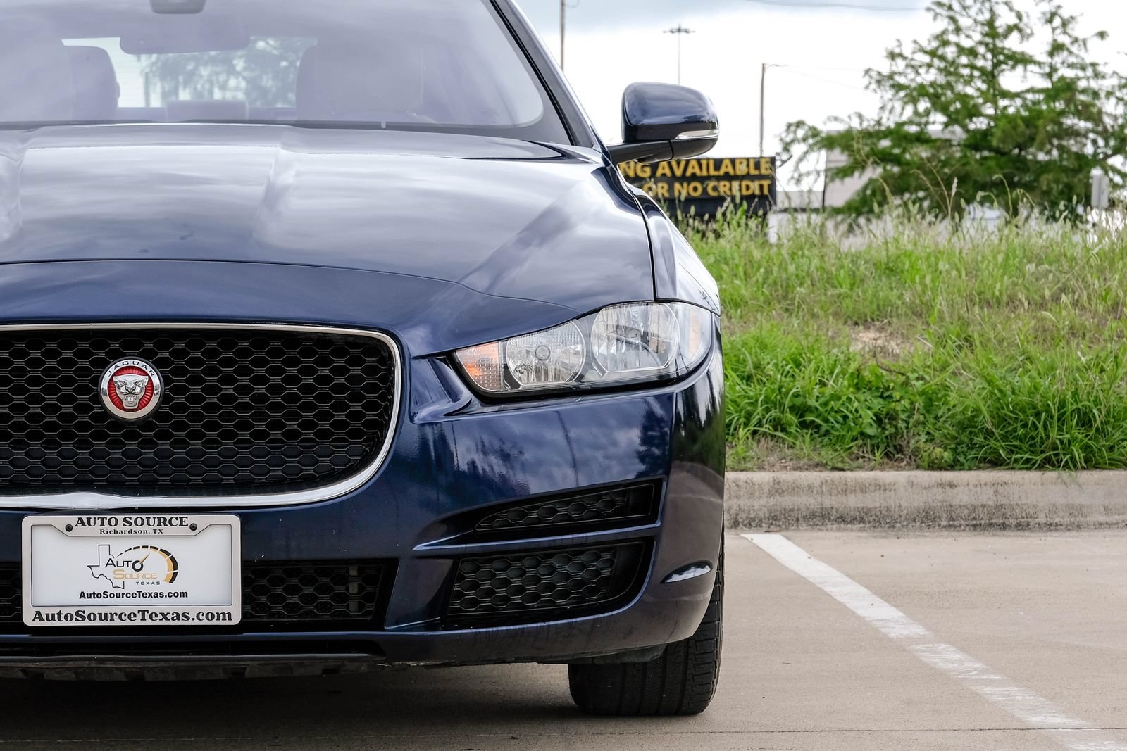 Used 2017 Jaguar XE RWD image 57