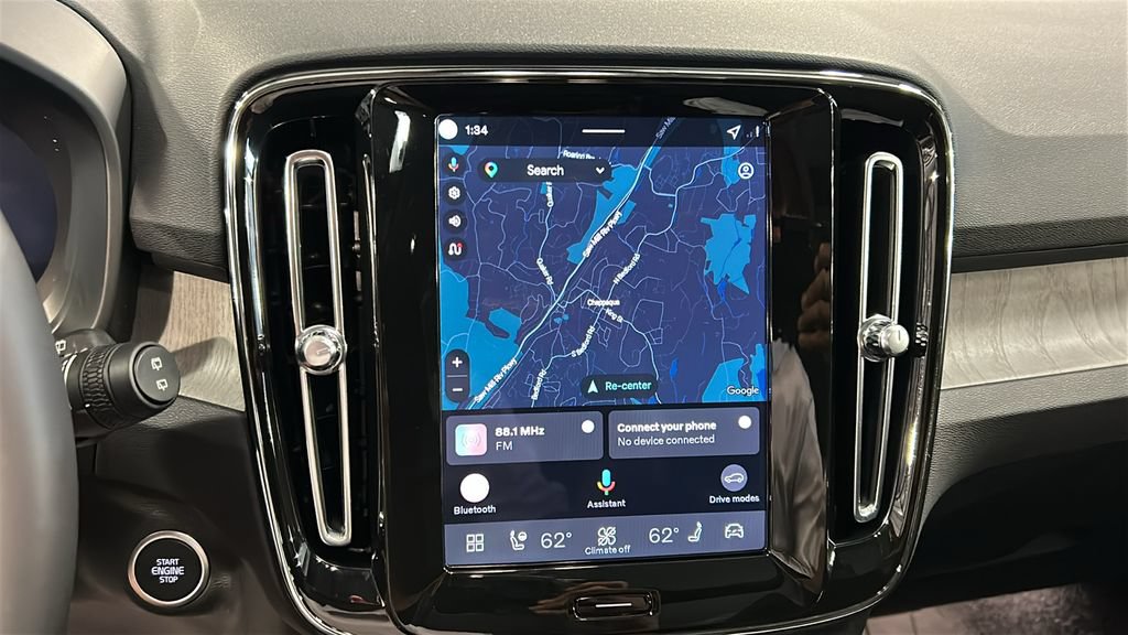 Certified 2026 Volvo XC40 B5 Plus AWD/4WD image 19