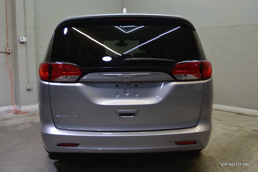 Used 2017 Chrysler Pacifica Touring image 39