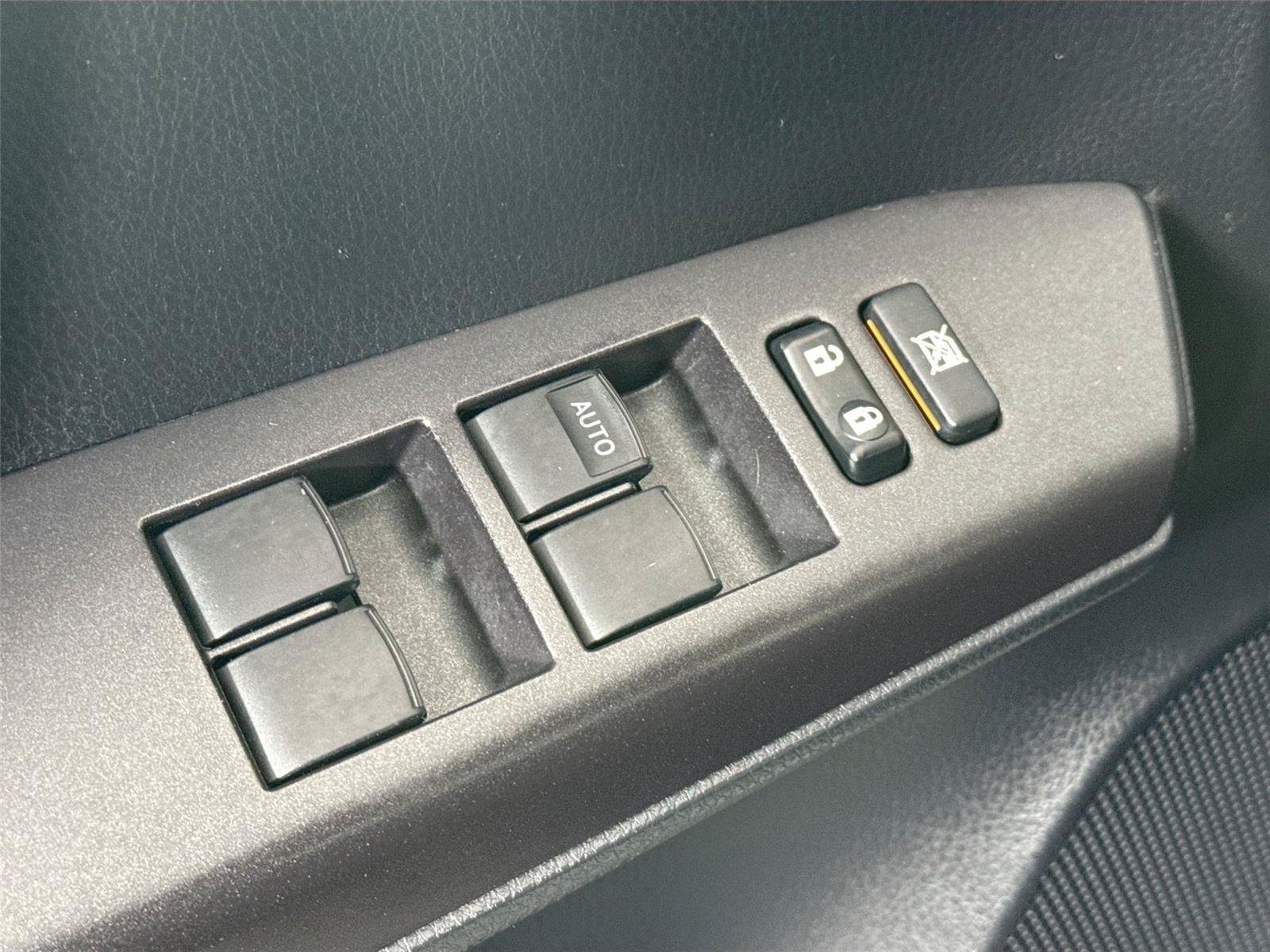 Used 2018 Toyota RAV4 LE w/ All Weather Liner Package AWD/4WD image 25