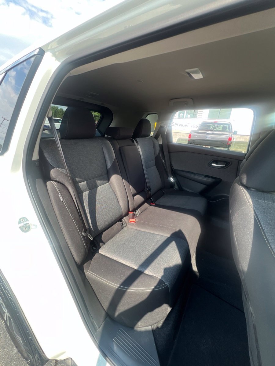 Used 2022 Nissan Rogue SV AWD/4WD image 29