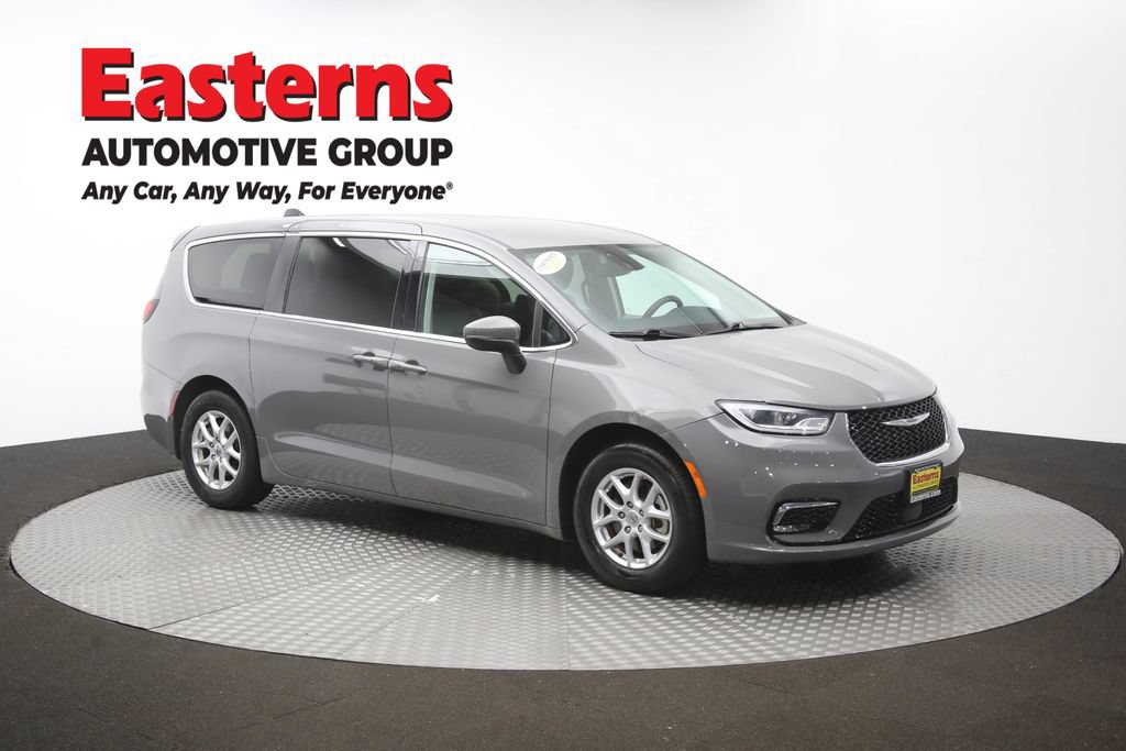 Used 2023 Chrysler Pacifica Touring-L FWD image 49