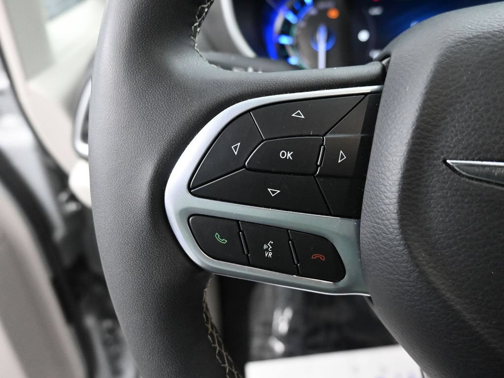 Used 2024 Chrysler Pacifica Limited FWD image 34
