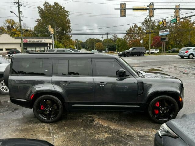 Used 2023 Land Rover Defender 130 X-Dynamic SE image 6