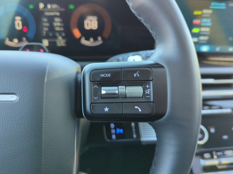 Certified 2025 Hyundai Santa Fe XRT image 29