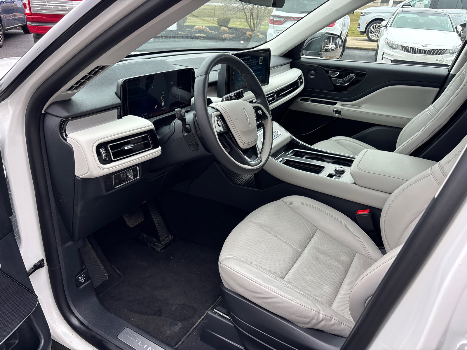 New 2026 Lincoln Aviator Reserve w/ Illumination Package AWD/4WD image 24