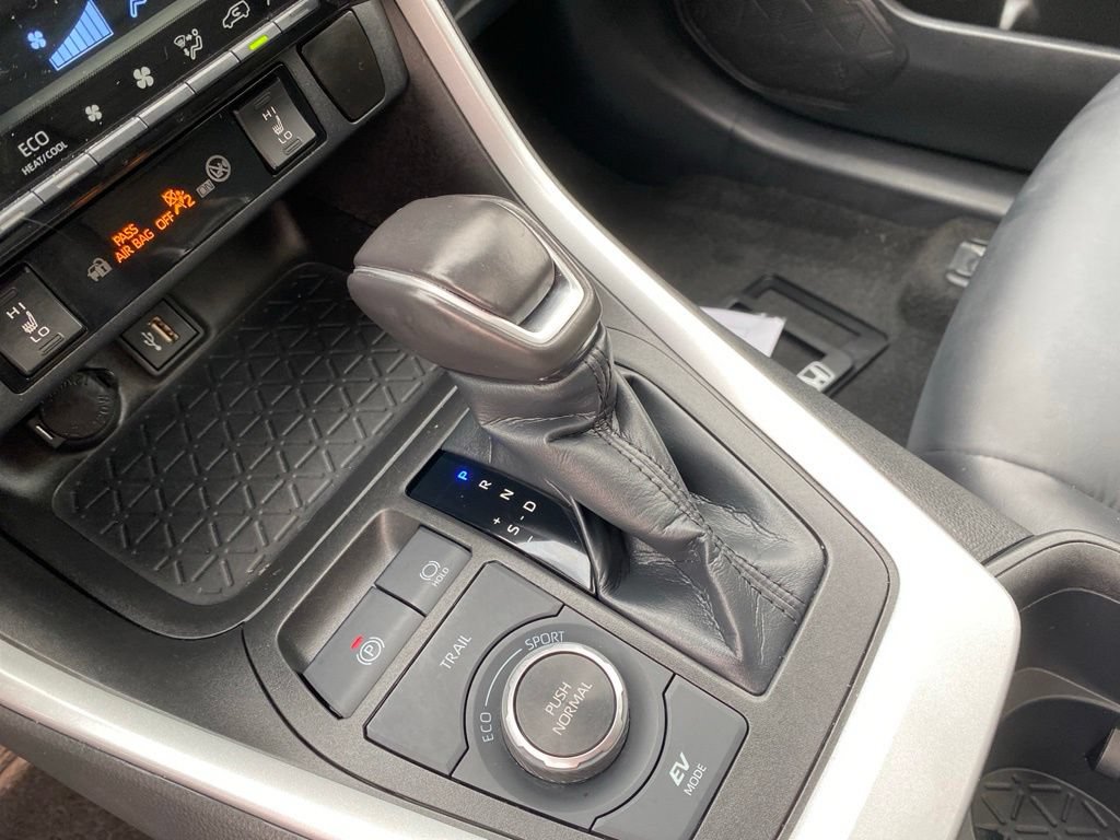 Used 2023 Toyota RAV4 XLE Premium AWD/4WD image 27