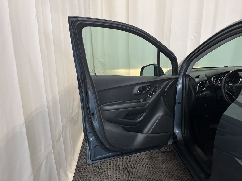 Used 2022 Chevrolet Trax LT w/ Driver Confidence Package image 19