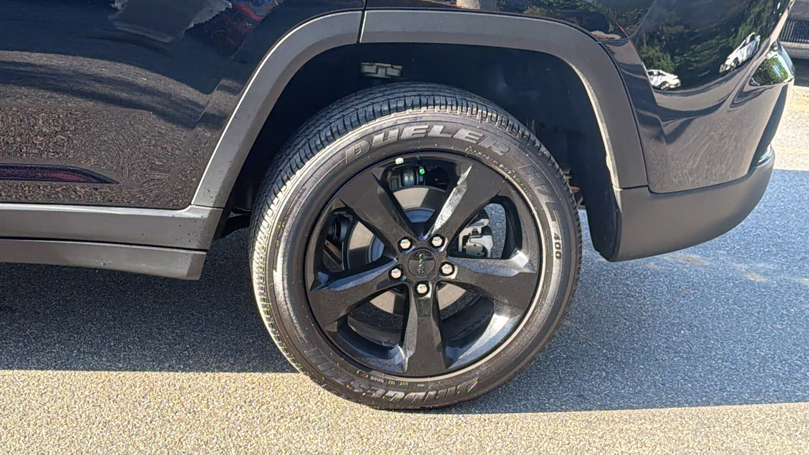 Used 2025 Jeep Grand Cherokee Altitude AWD/4WD image 12