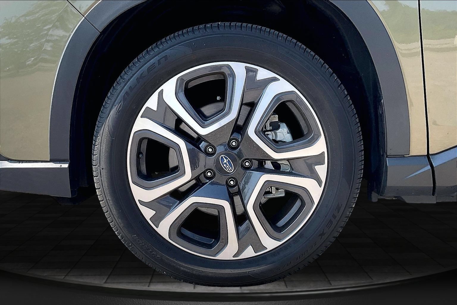 Used 2023 Subaru Ascent Limited w/ Technology Package AWD/4WD image 8