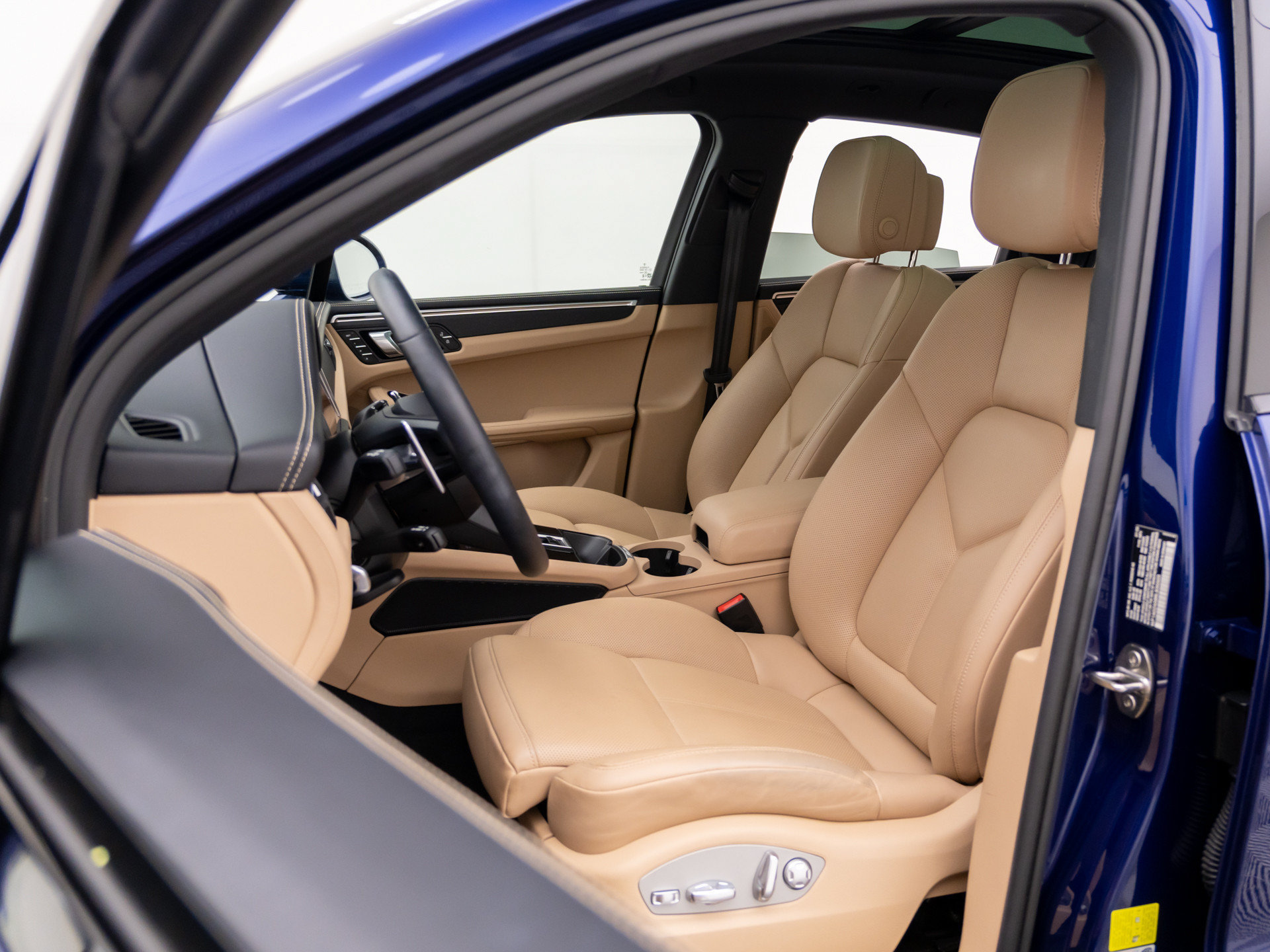 Used 2024 Porsche Macan S AWD/4WD image 5
