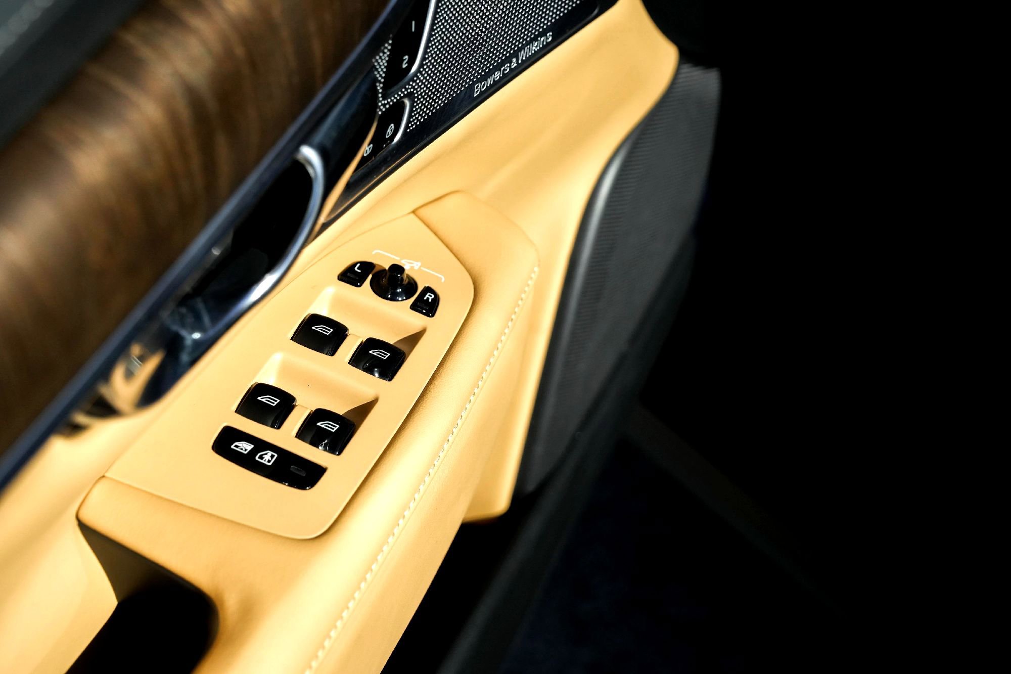 Used 2023 Volvo V90 B6 Cross Country Ultimate image 23