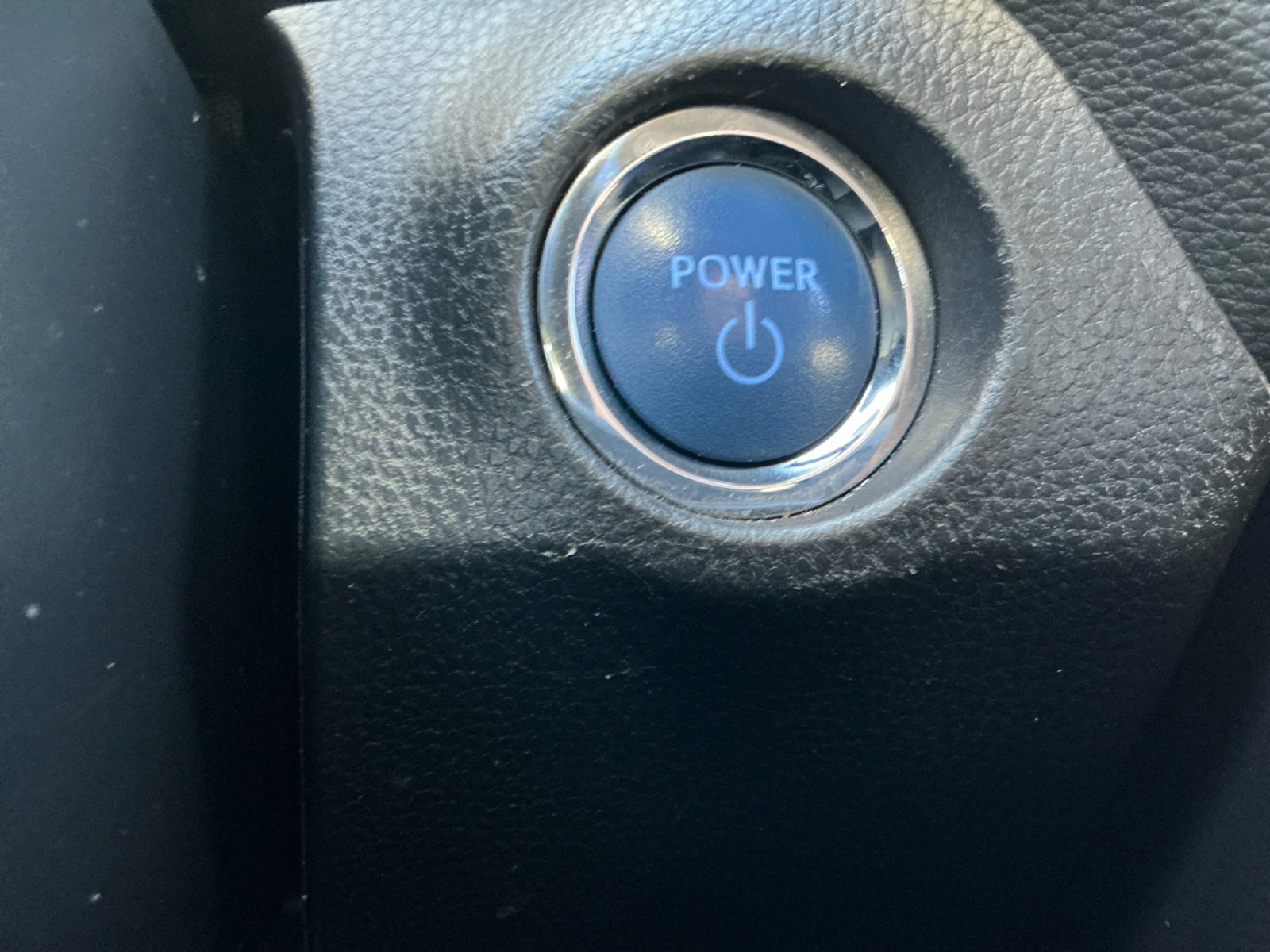 Used 2021 Toyota RAV4 XLE w/ Carpet Mat Package (TMS) image 30