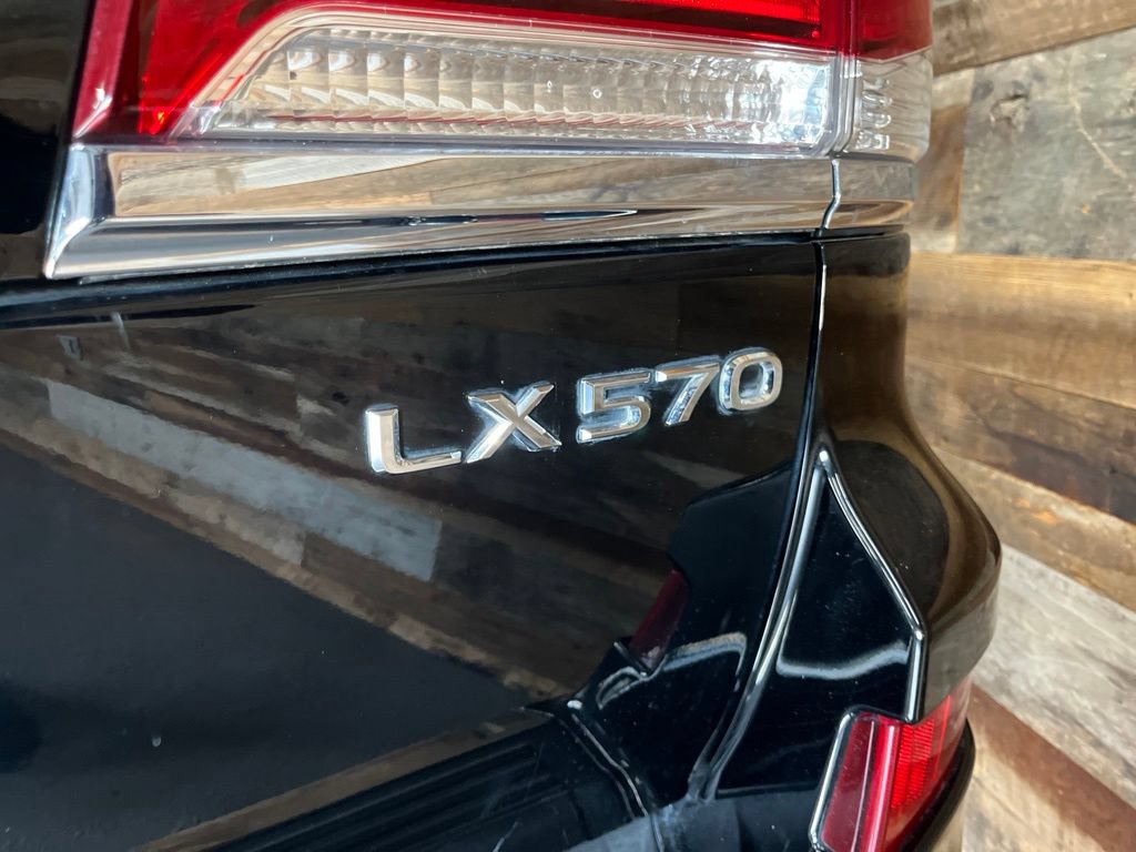 Used 2014 Lexus LX 570 4WD w/ Luxury Package image 22