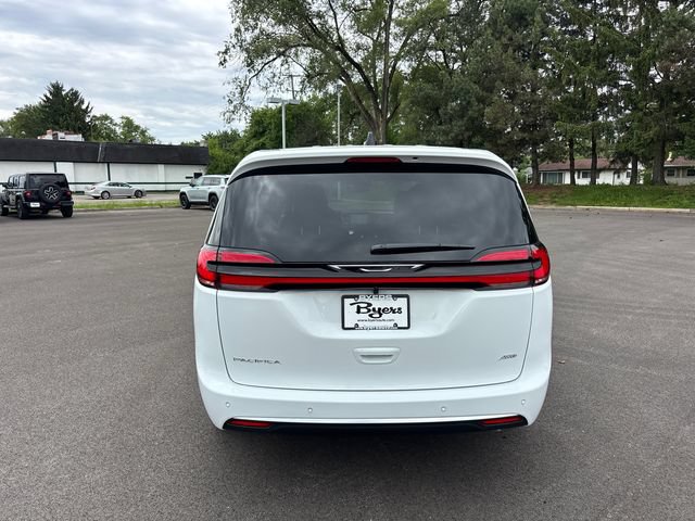 New 2027 Chrysler Pacifica Select w/ Family Tech Group AWD/4WD image 33