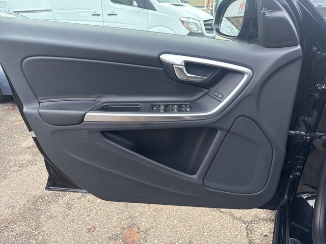 Used 2015 Volvo V60 T5 Cross Country image 14