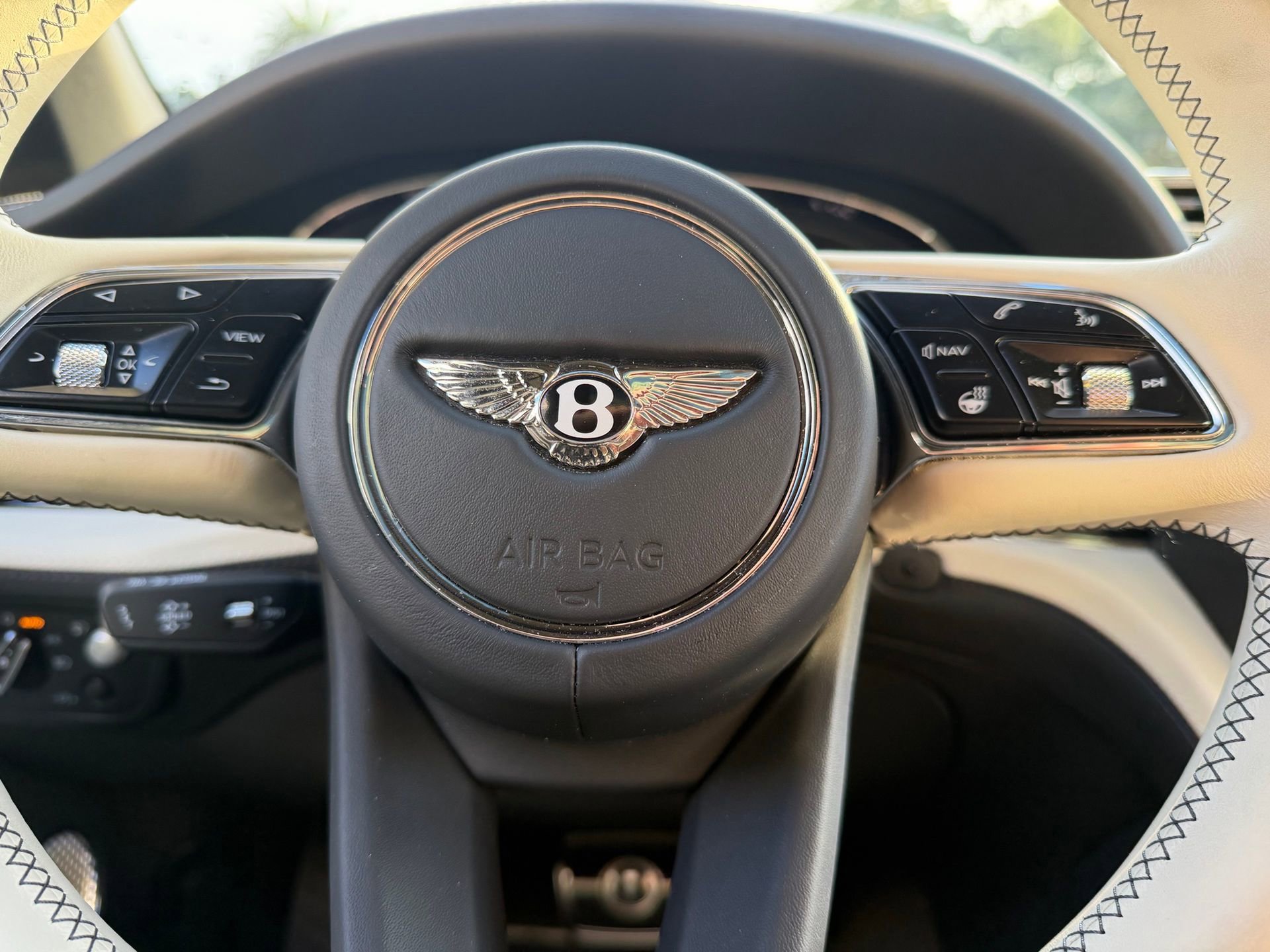 Used 2023 Bentley Bentayga Extended Wheelbase image 49