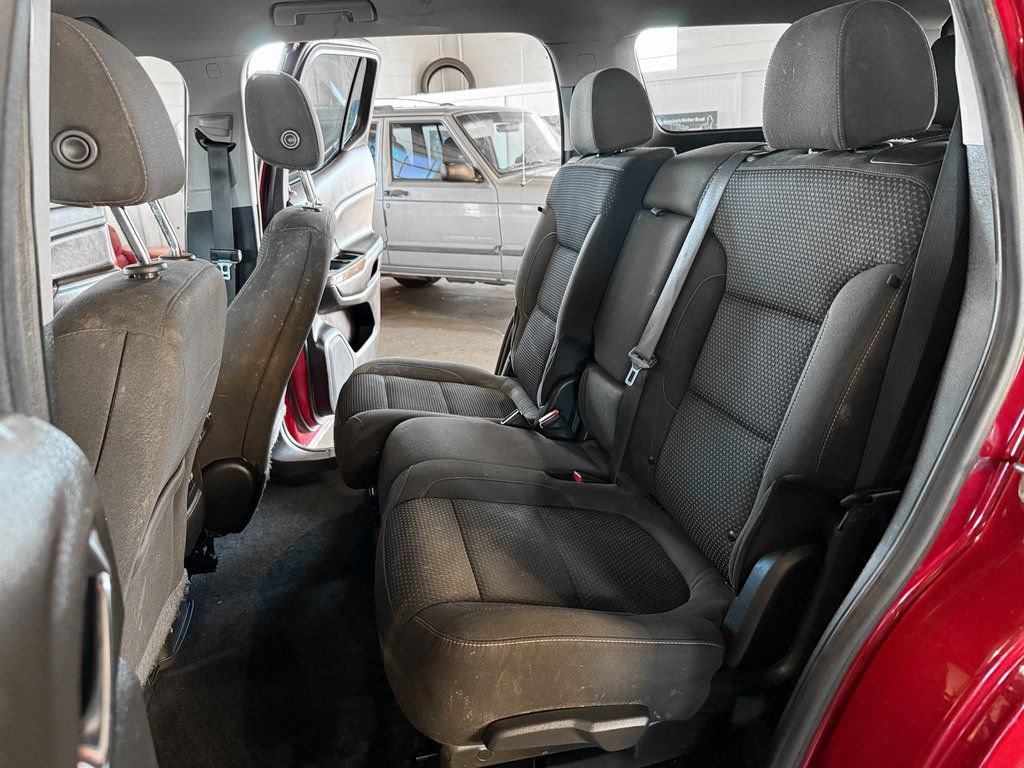 Used 2020 GMC Acadia SLE w/ LPO, Floor Liner Package image 36