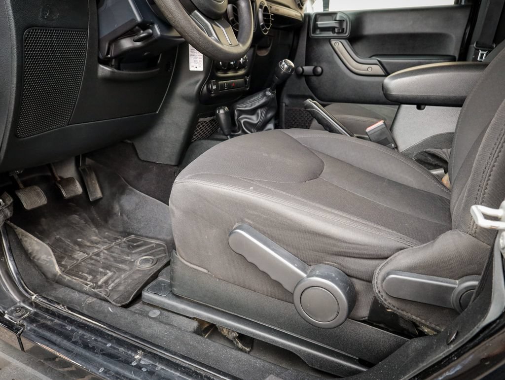 Used 2018 Jeep Wrangler Sport AWD/4WD image 13