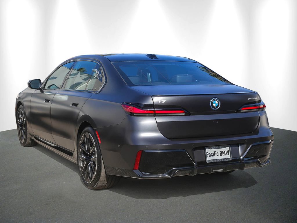 Used 2025 BMW i7 xDrive60 w/ Premium Package AWD/4WD image 4