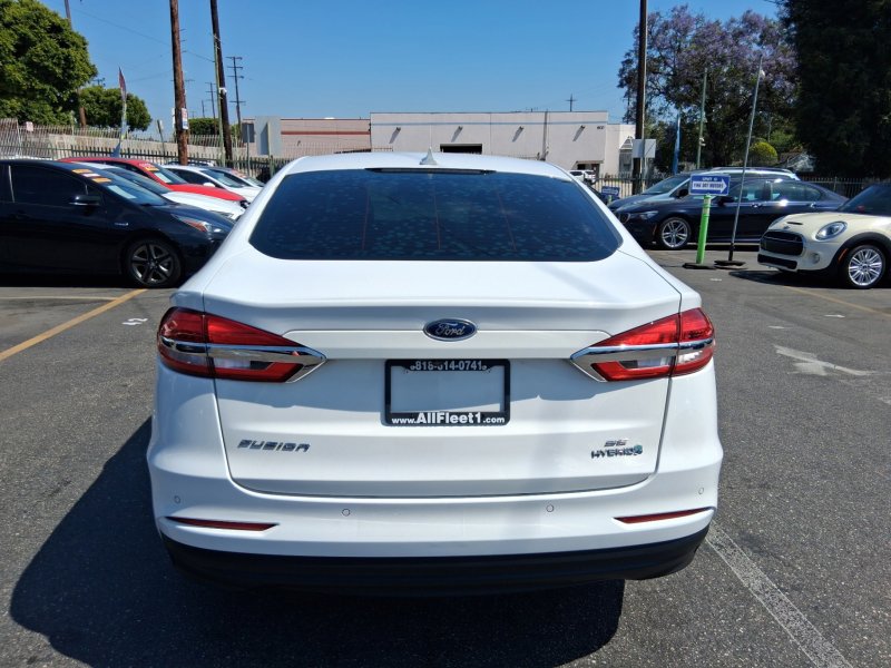 Used 2019 Ford Fusion SE FWD image 5