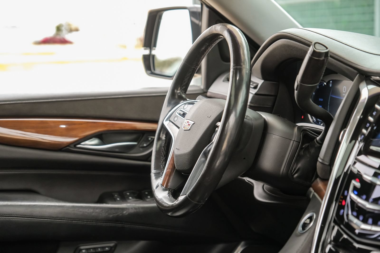 Used 2017 Cadillac Escalade ESV Luxury AWD/4WD image 16