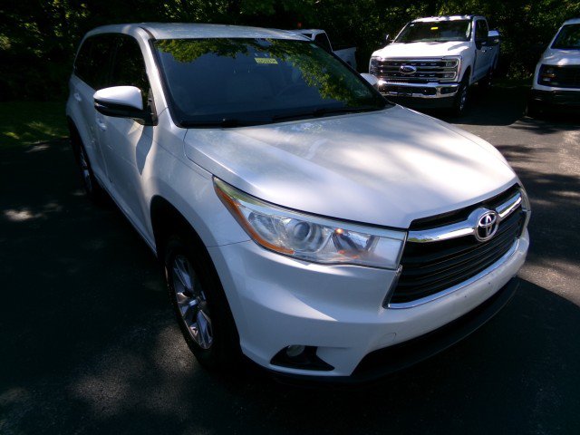 Used 2014 Toyota Highlander Plus AWD/4WD image 2