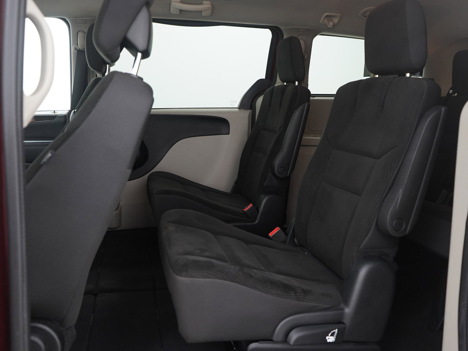 Used 2018 Dodge Grand Caravan SE image 18