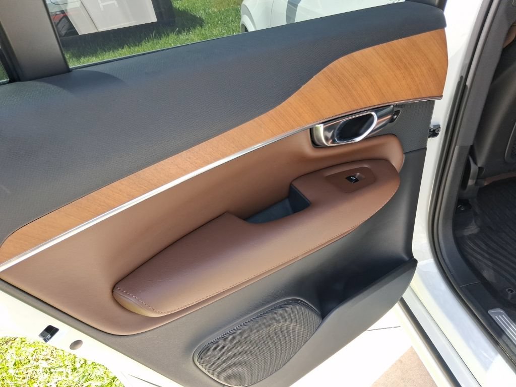 Certified 2025 Volvo XC90 B5 Plus w/ Protection Package Premier AWD/4WD image 11