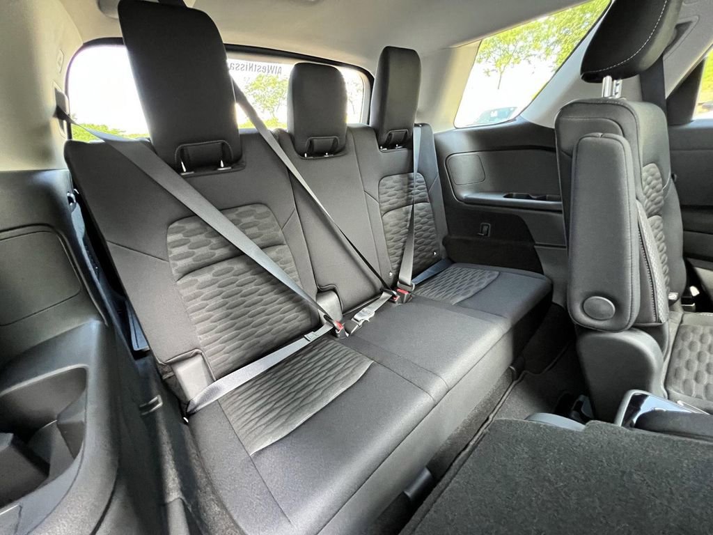 New 2025 Nissan Pathfinder SV w/ SV Premium Package image 30