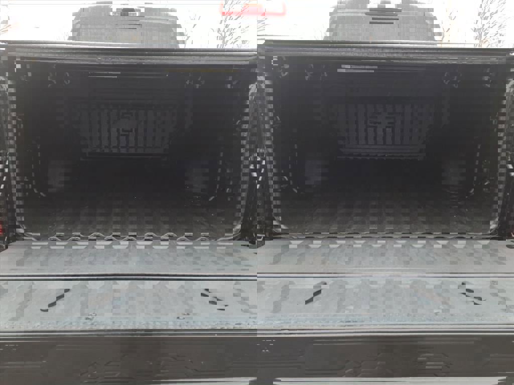 Used 2025 Chevrolet Colorado Z71 w/ Technology Package image 7