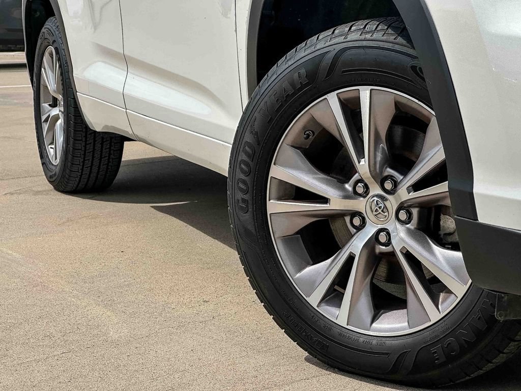 Used 2015 Toyota Highlander XLE FWD image 9