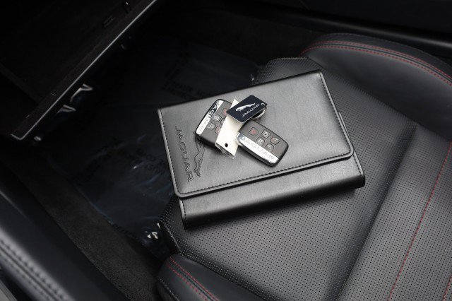Used 2019 Jaguar F-TYPE R-Dynamic RWD image 32