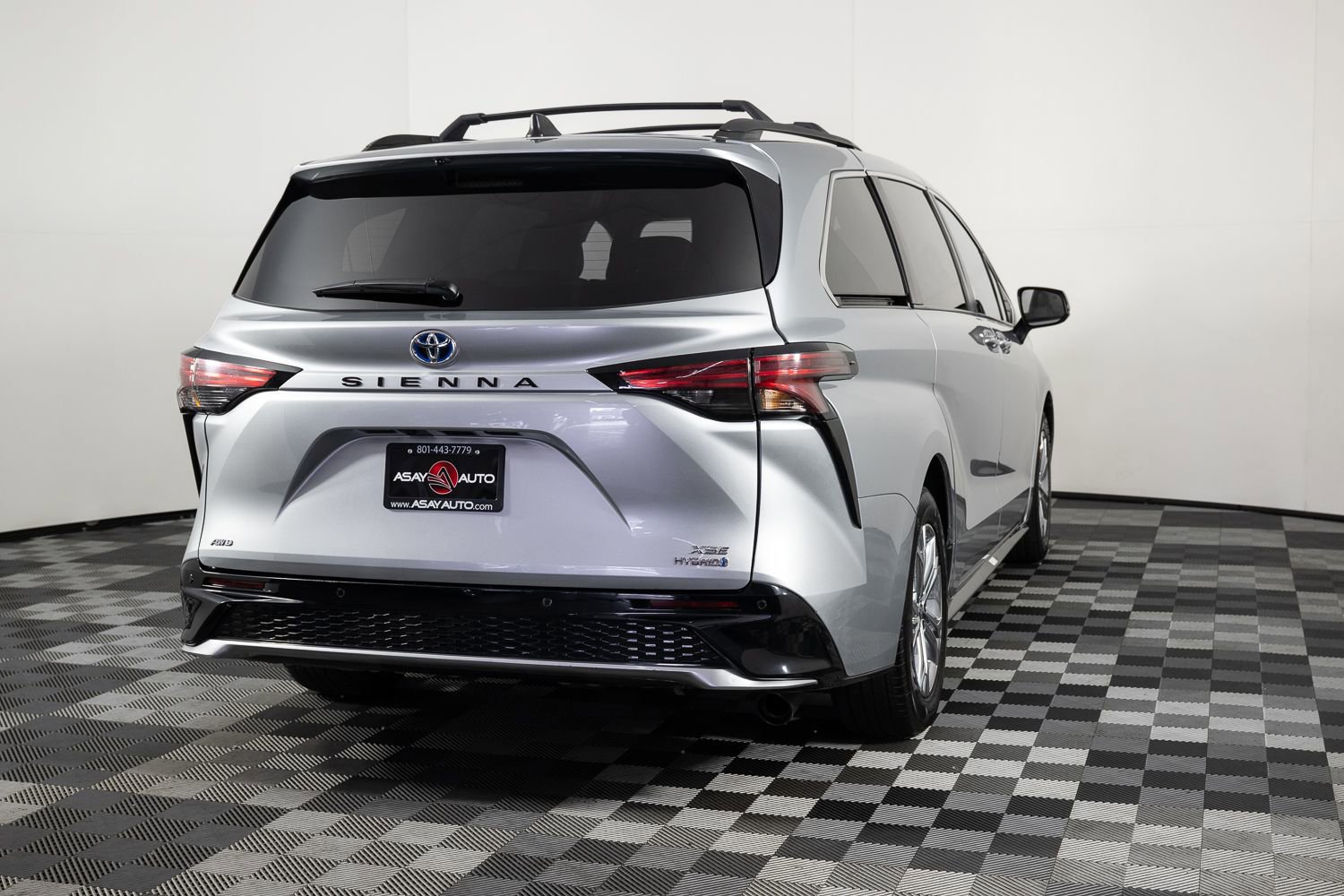 Used 2022 Toyota Sienna XSE image 7