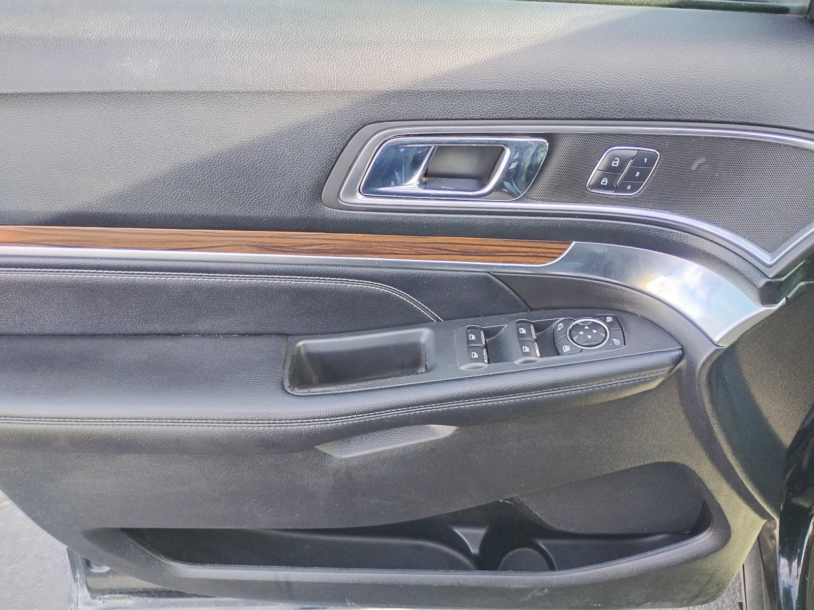 Used 2016 Ford Explorer Limited w/ Equipment Group 301A image 13