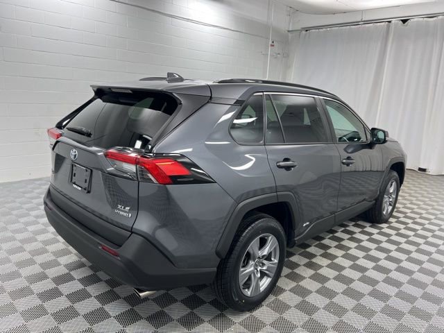 Used 2022 Toyota RAV4 XLE w/ Convenience Package image 5