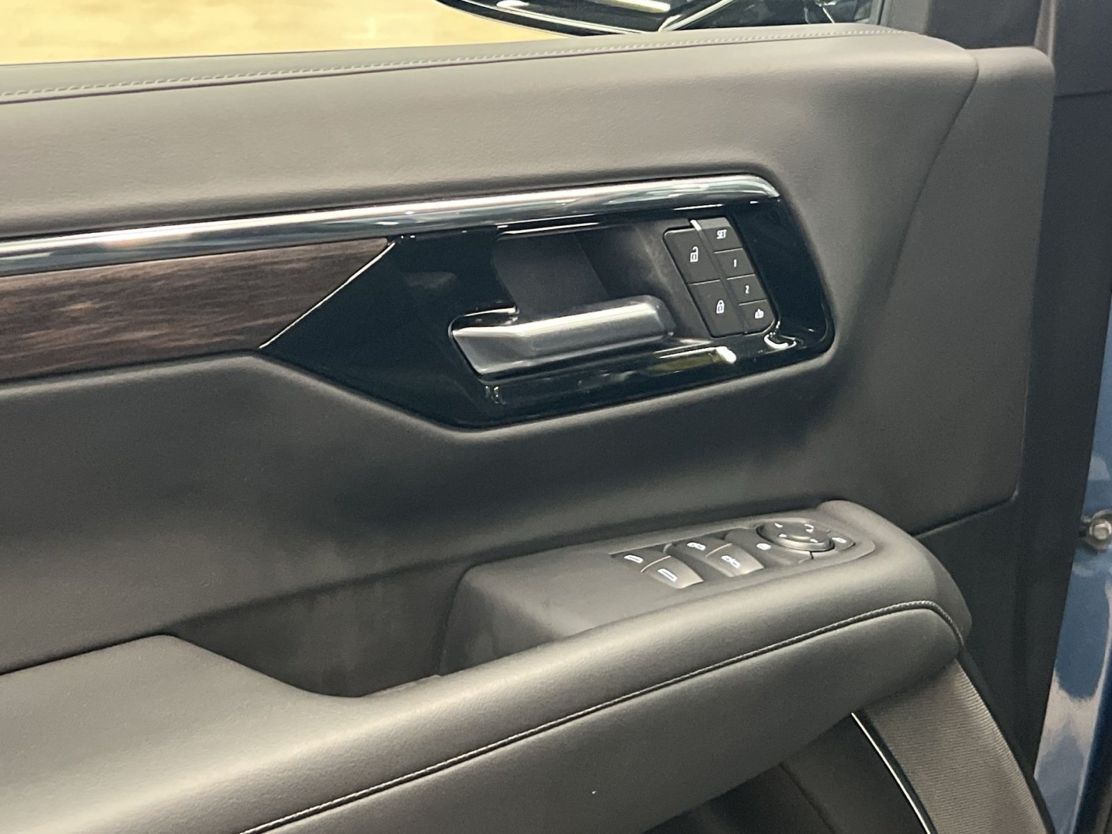 Used 2025 Chevrolet Tahoe LT AWD/4WD image 12