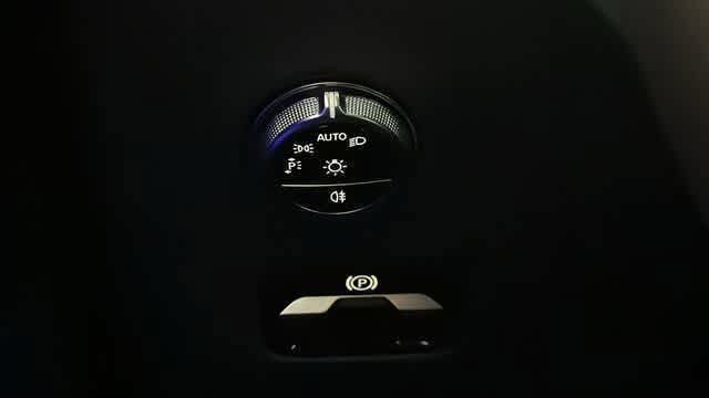 Used 2025 Mercedes-Benz GLC 300 4MATIC image 17