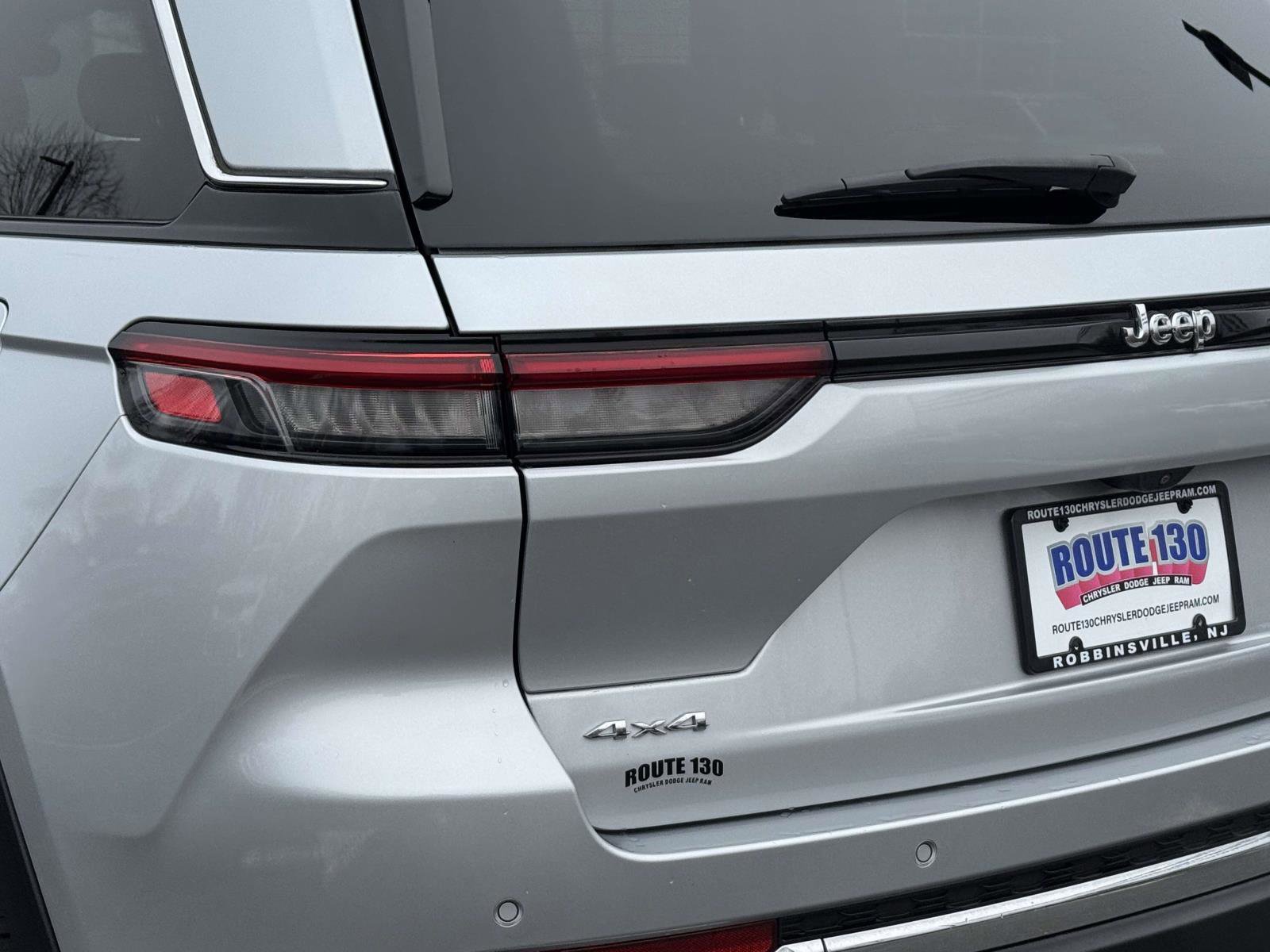Used 2023 Jeep Grand Cherokee Limited AWD/4WD image 8