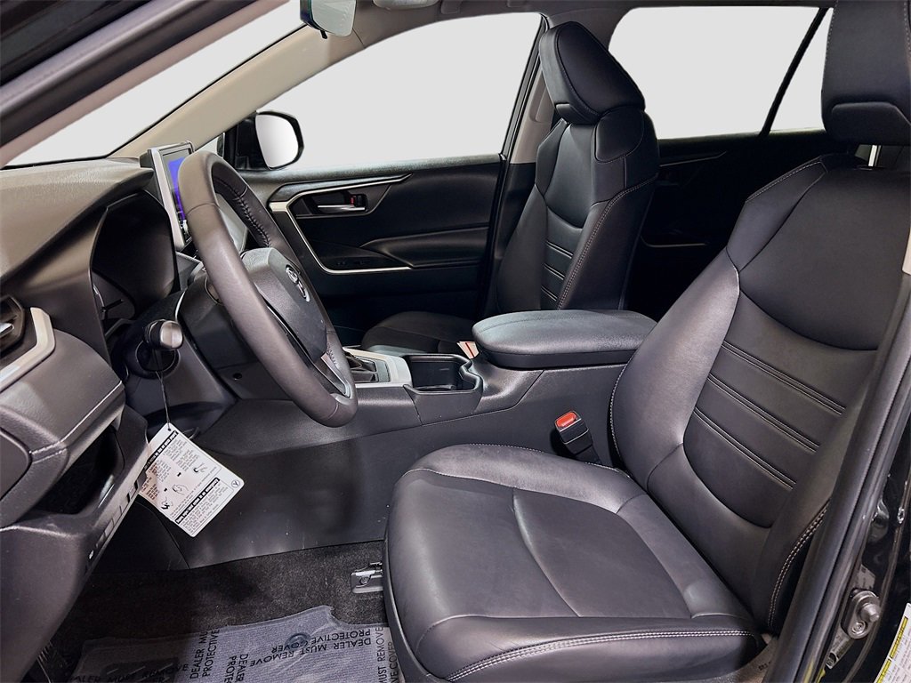 Used 2023 Toyota RAV4 XLE Premium image 17