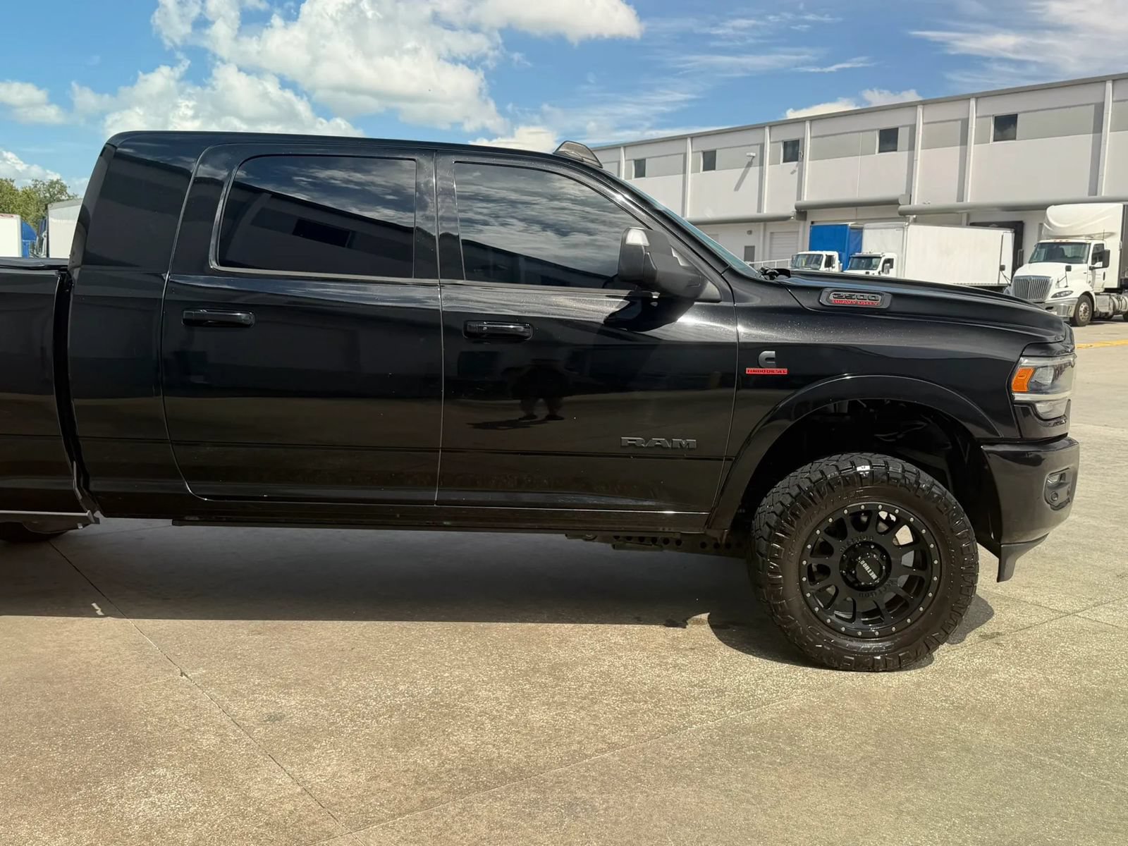Used 2020 RAM 2500 Laramie w/ Night Edition AWD/4WD image 6