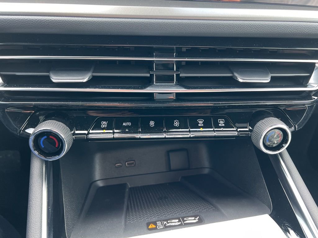 New 2026 Chevrolet Traverse LT image 19