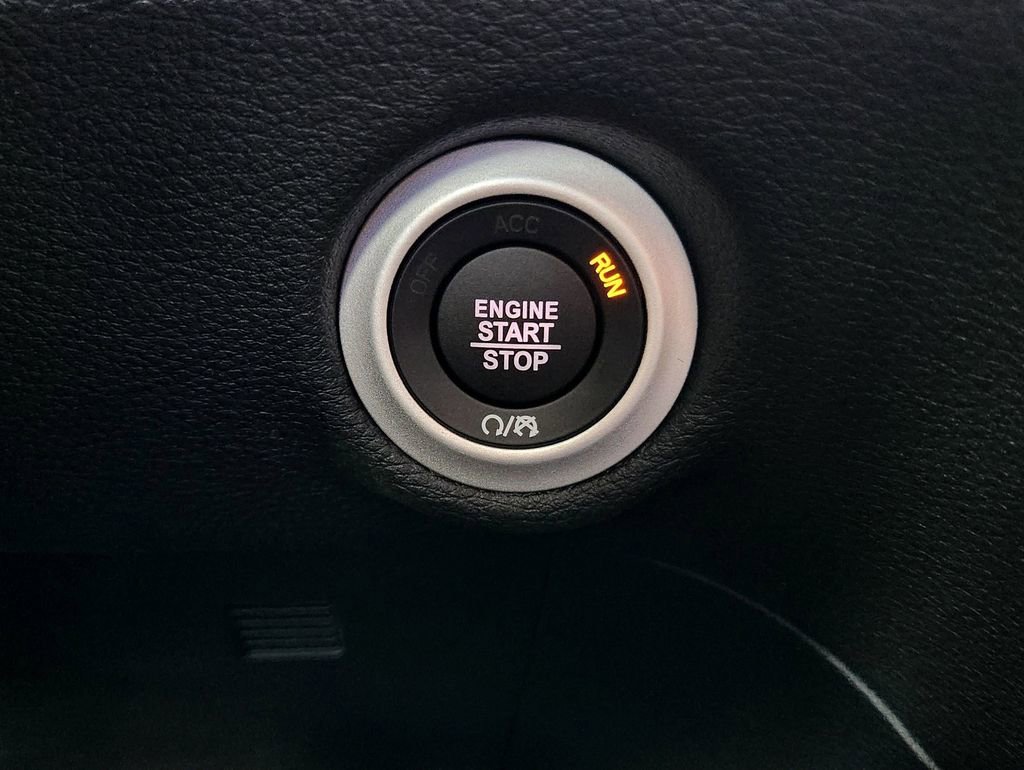 New 2026 Chrysler Pacifica Limited w/ Uconnect Theater Family Group image 26