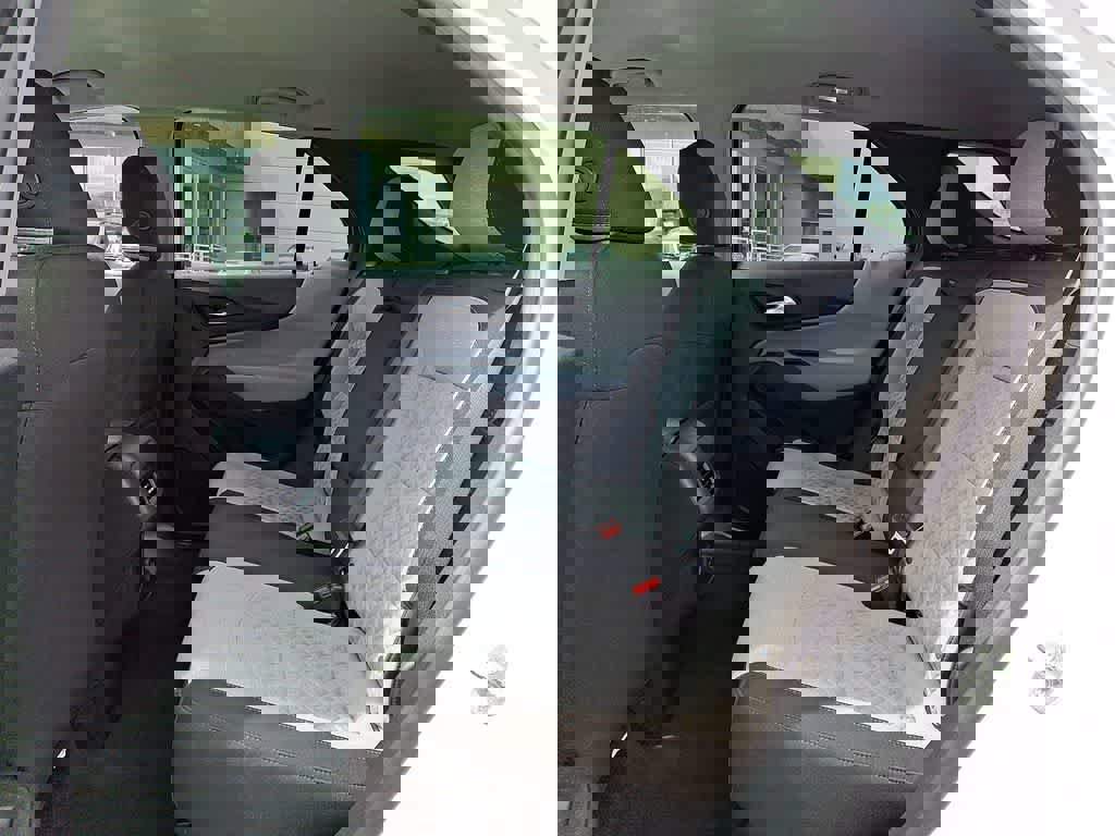 Used 2023 Chevrolet Equinox LS w/ Driver Confidence II Package image 9